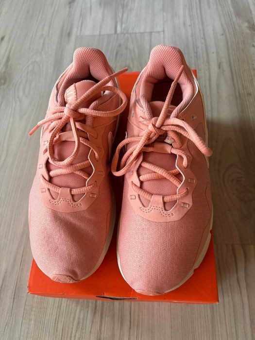 Маратонки NIKE - номер 36.5