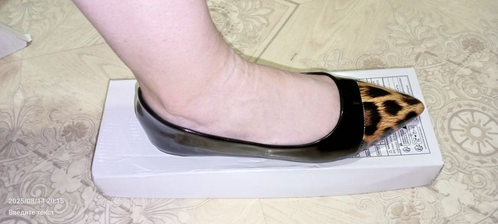 Лакированные туфли с леопардовым принтом.