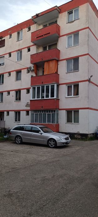 Vand apartament in Alesd la parter