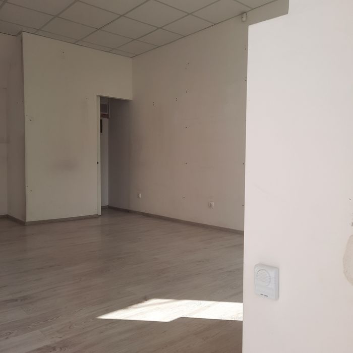 Închiriez Spațiu comercial Arad,km 0