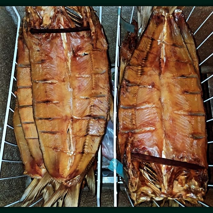 В продаже копчёная рыба