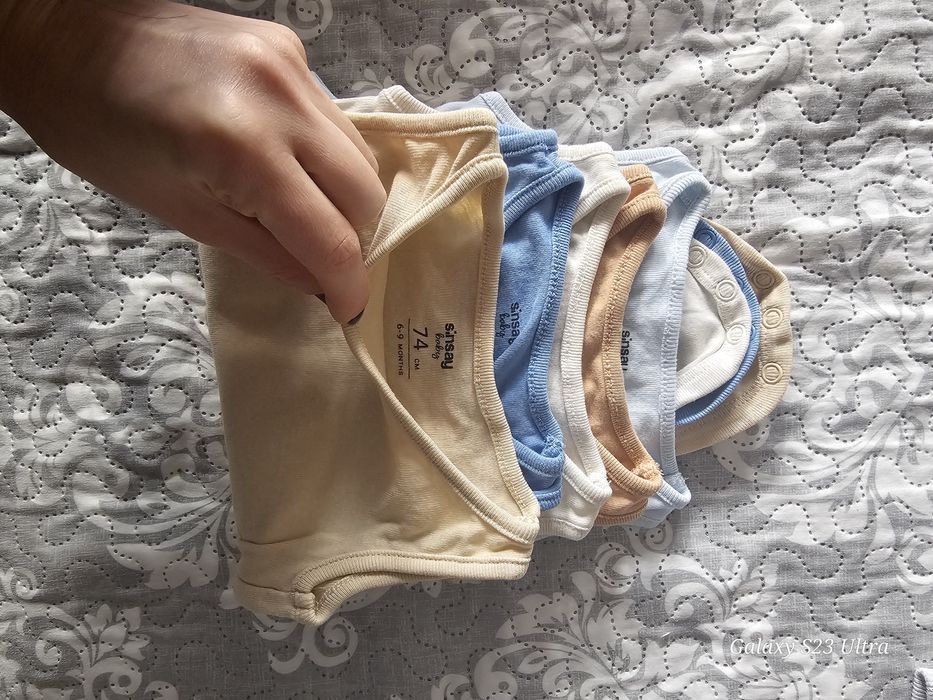 Дрехи за бебе 6-9м. Яке, елек комплект, боди