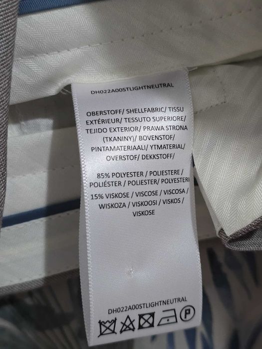 Vând costum Isaac Dewhirst  nou, nefolosit