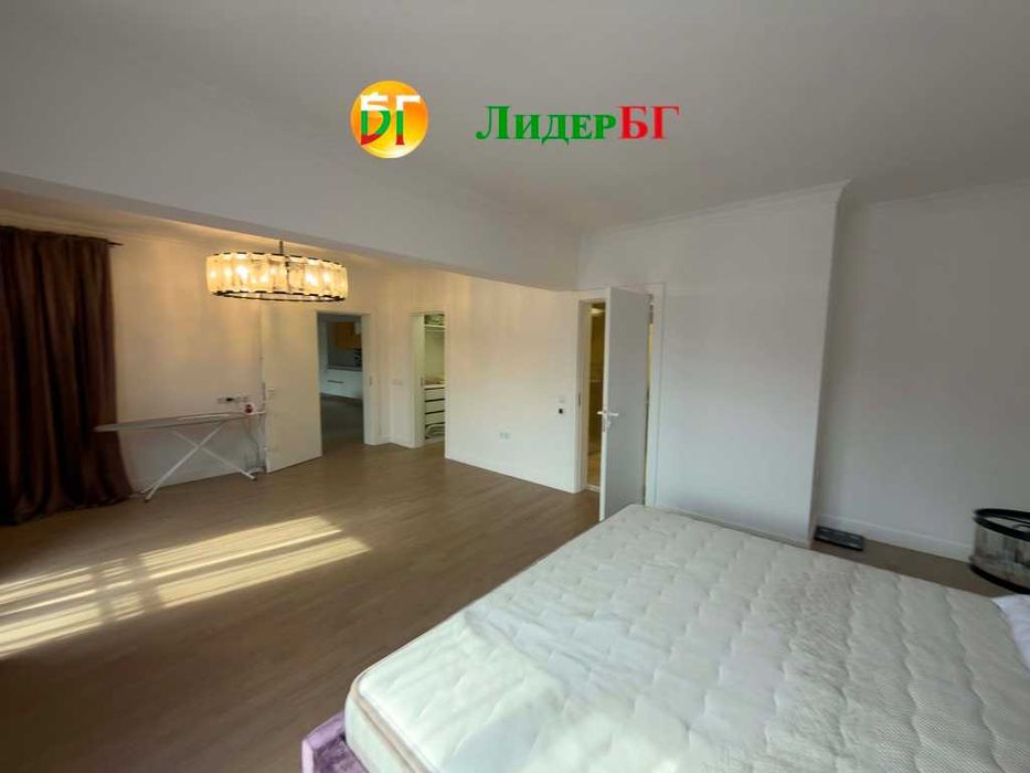 Тристаен апартамент с гледка към басейна в Аргищ Партез