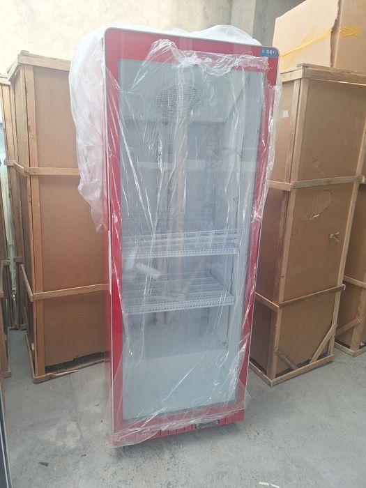 Новые фирменные витринные холодильники  DEVI  750.