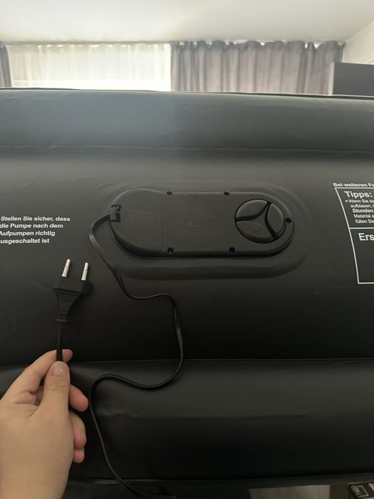 Saltea gonflabila cu spuna autoumflabila