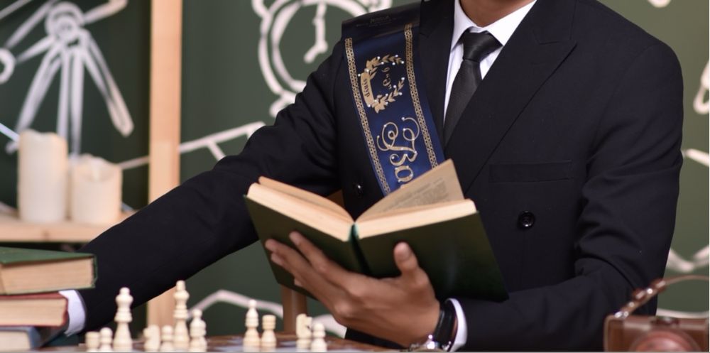 мужской  костюм.