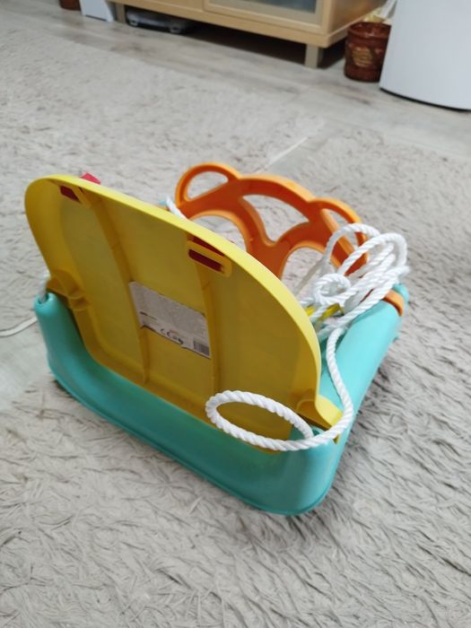 Продавам Детско бюро и детска люлка