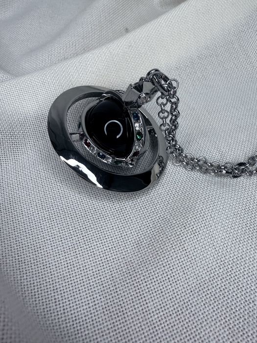 VIVIENNE Westwood colier ”world’s end - giant orb”, onyx/argintiu