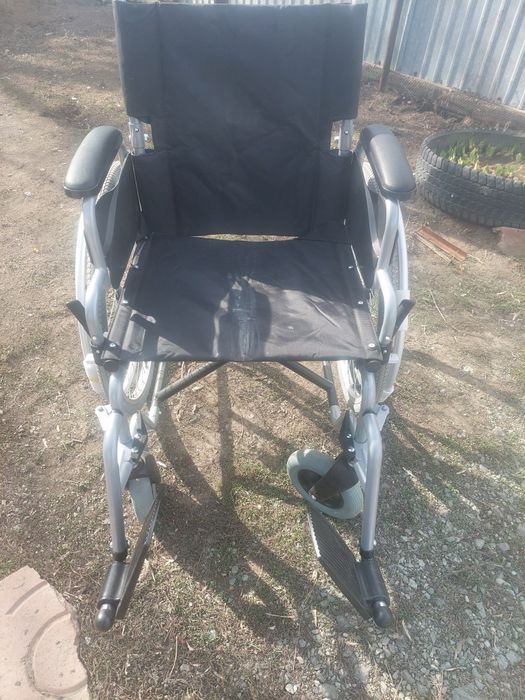 Продам инвалид коляску новая