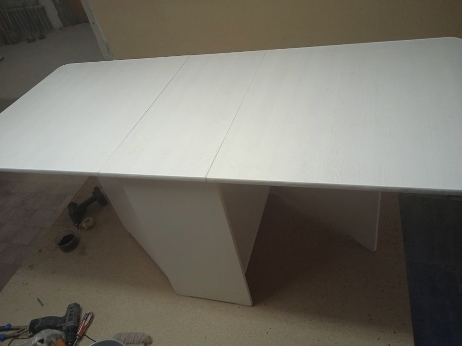 Стол книжку продам