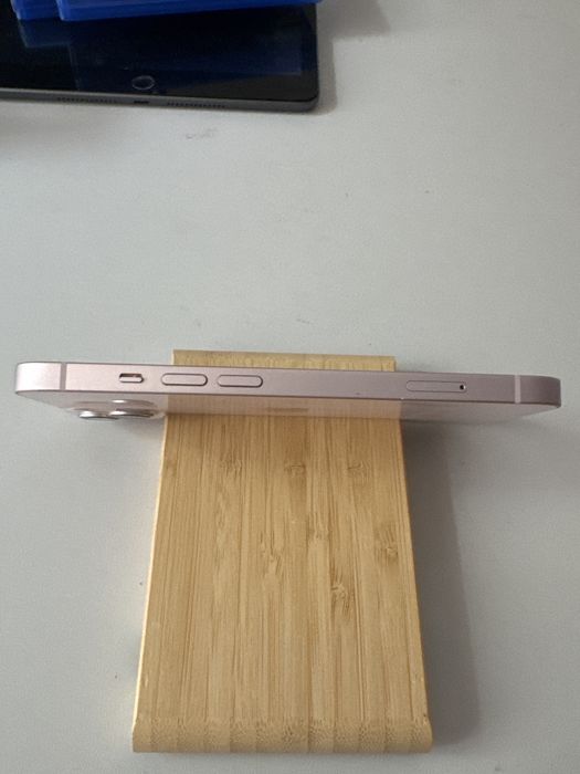 Iphone 13 roz într-o stare perfectă