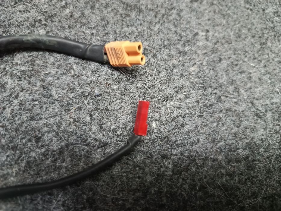 Аккумулятор сотилади