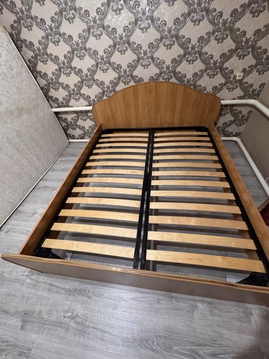 Кровать с матрасом