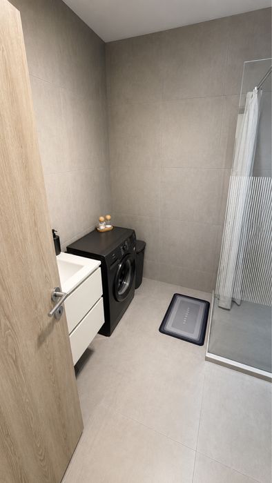 Inchiriez apartament 2 camere ,58mp + gradina 100mp