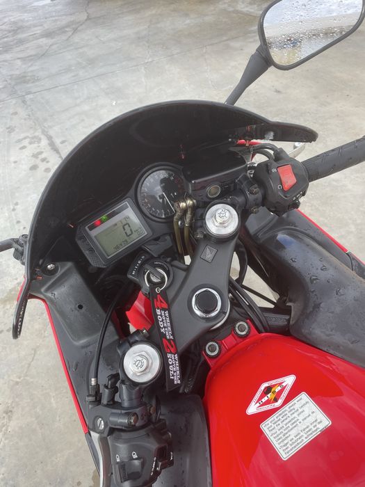 Vand Honda CBR F4i