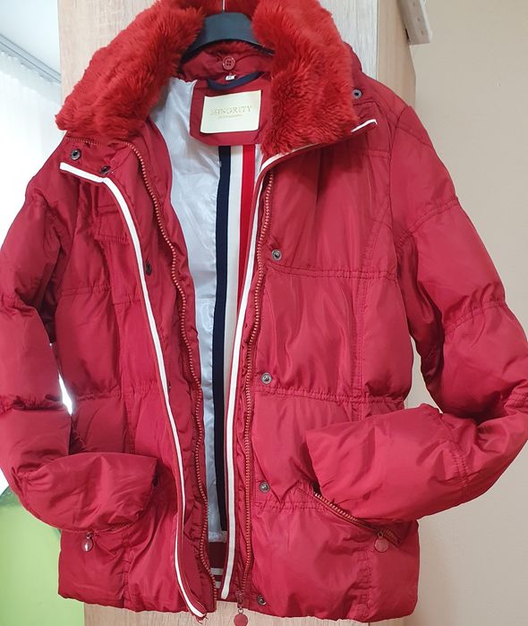 Geaca bordo scrie XL,dar e mai bine pt M/L