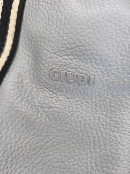 Продавам  италианска чанта естествена кожа