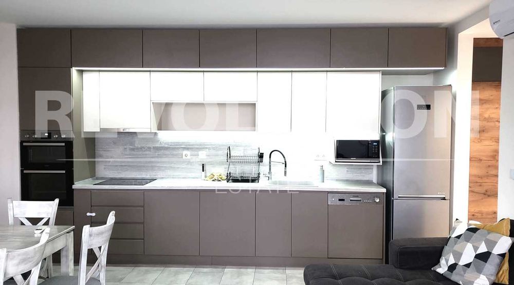 Луксозен тристаен апартамент в жк. Трошево/ Възможност за паркомясто!