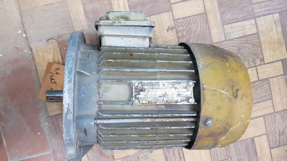 Электродвигатель и электрогидротолкатель