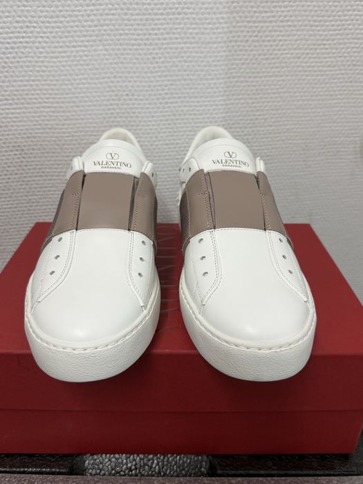 Vand adidasi valentino originali