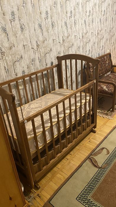 Продается детская кроватка с матрасом