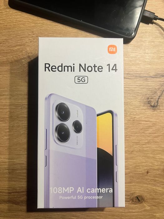 Vând telefon nou folosit foarte puțin