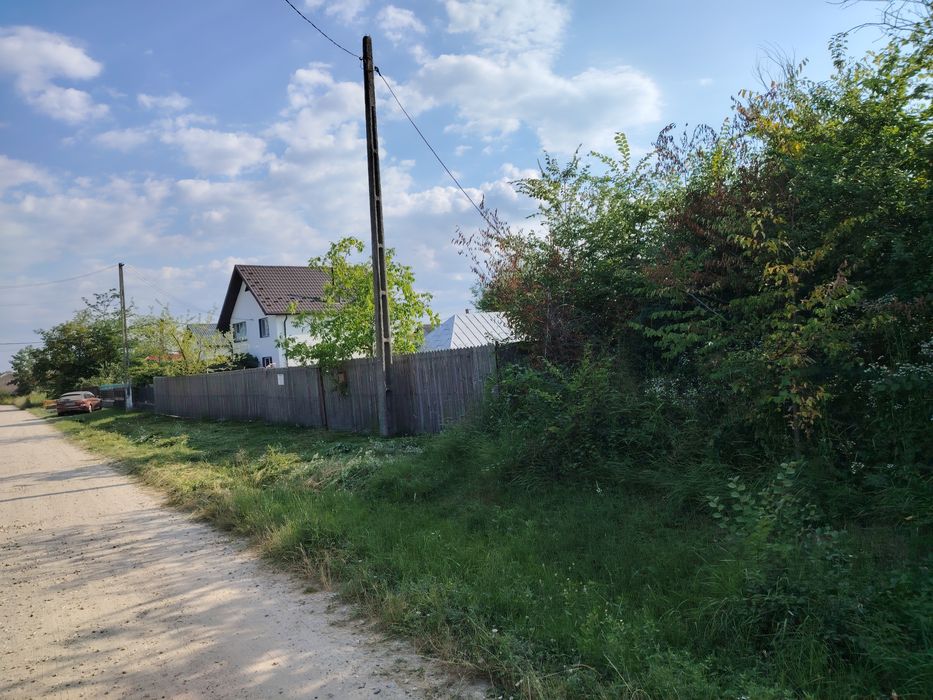 Unic proprietar vând casă și pamant