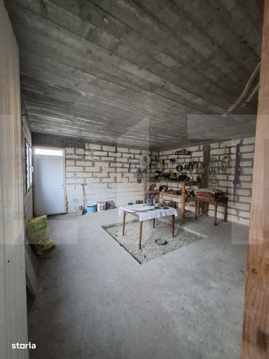Casa P+M la rosu, teren 582 mp, garaj dublu, doua intrari – Teslui