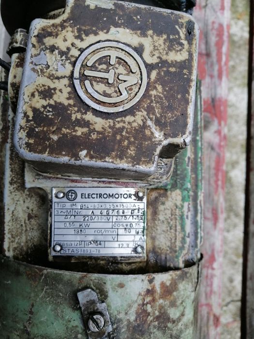 Vînd motor electric 220/380