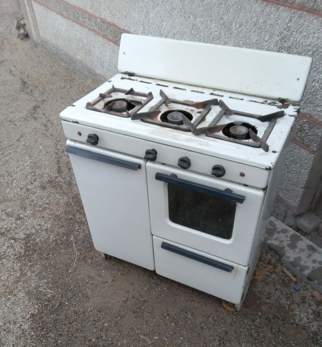 Продаю газ плиту