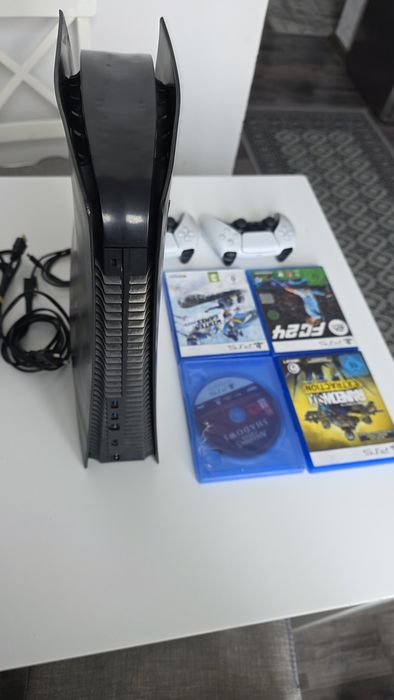 PlayStation 5 Fat Disc Edition + 2 Manete + 4 Jocuri!