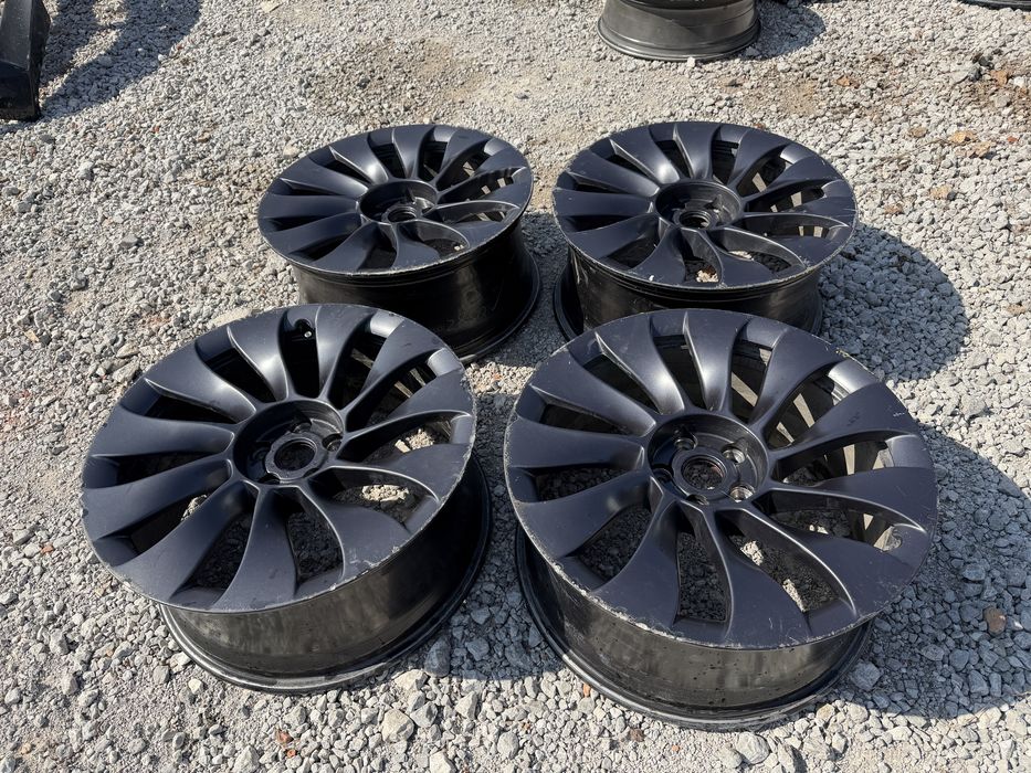 Джанти Tesla Model 3