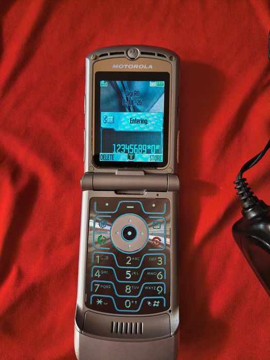 Motorola RAZR V3 ( decodat, stare foarte buna)