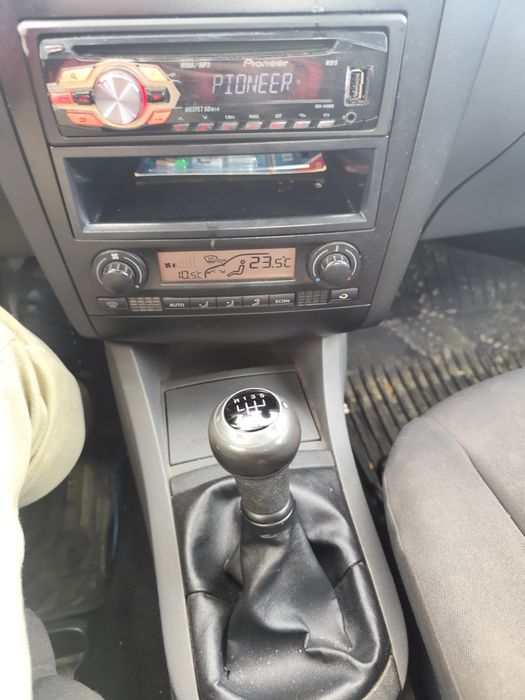 Vând sau schimb Seat Ibiza