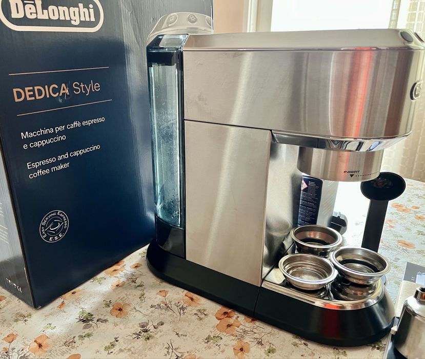 Кафемашина  DeLonghi Dedica EC685.M