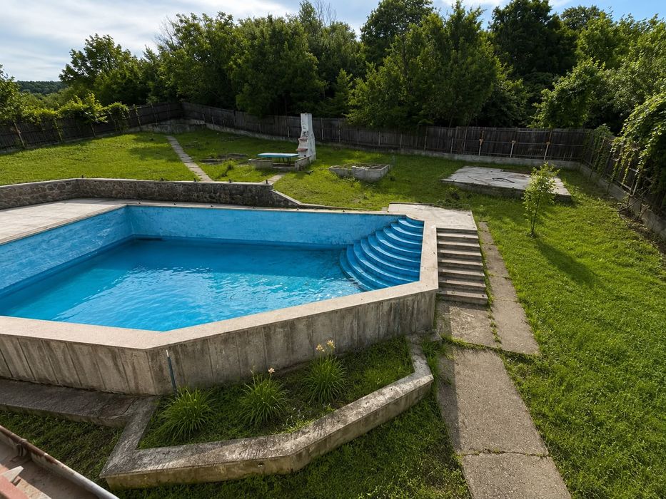 Teren intravilan 1100mp, Lenin Sud, piscina beton, toate utilitatile, langa padure, fara vecini, pensiune, vila, foisor agrement.