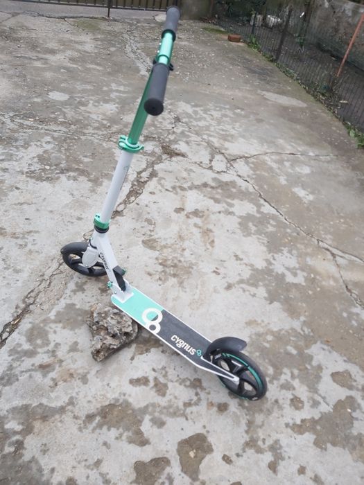 Vând trotineta gygnus