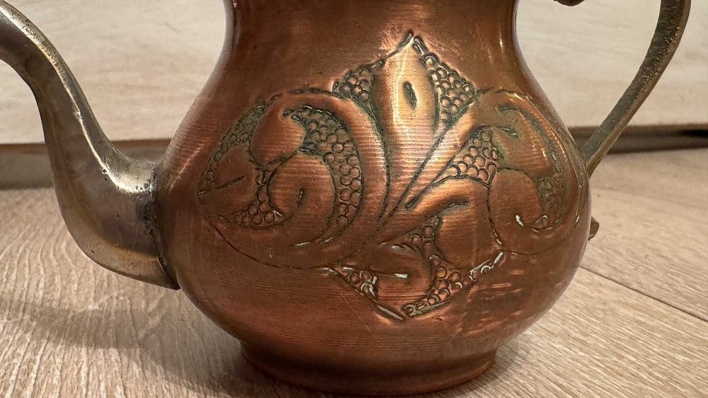 Кован меден малък чайник– бижу, 60те г. Прекрасен декор!