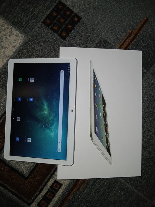 Tableta  + husa de protecție