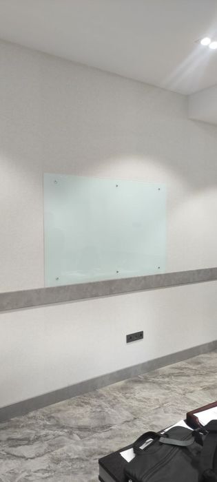 Доска с стекло красива удобна надйожний