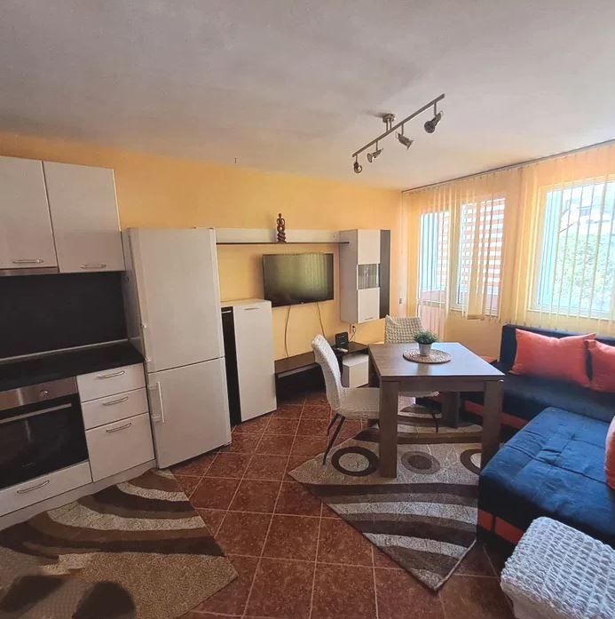 Дава се под наем Двустаен апартамент в Варна, Колхозен пазар - 55 кв.м за 473.79 € - Снимка #1