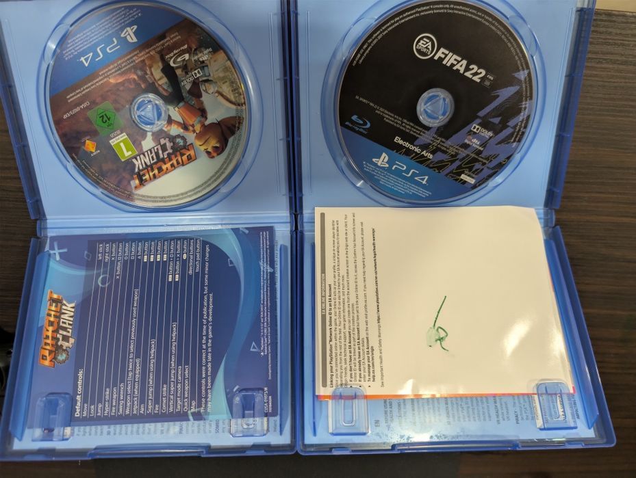 Ps 4 с 2 игри и 2 контролера