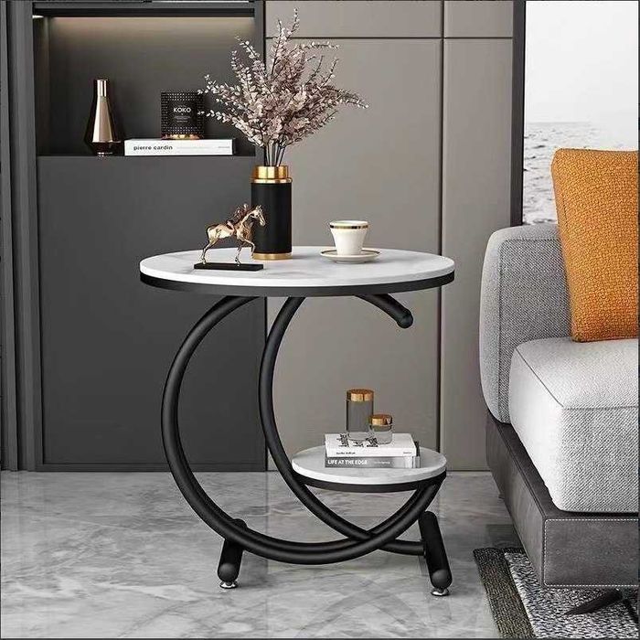 Мобильный приставной столик, диван, небольшой приставной столик