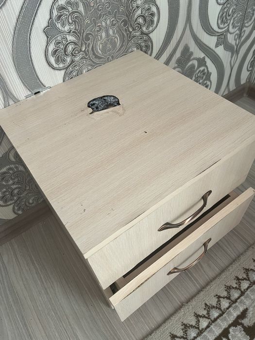 Прикроватная тумбочка