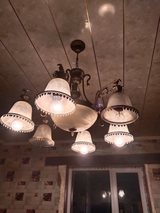 Люстра жағдайы жақсы