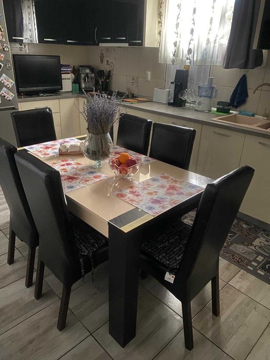 Vand casa cocheta si discreta aproape la pret de cheta