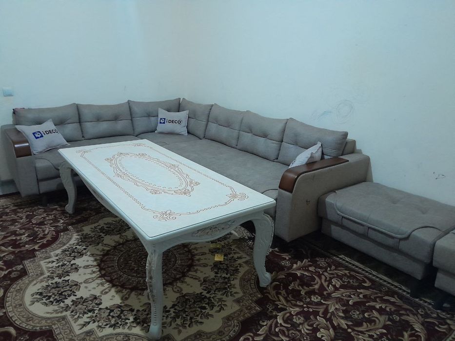 Mebel Ugalok  va stol sotiladi srochna.bemor odamga puli ishlatiladi.