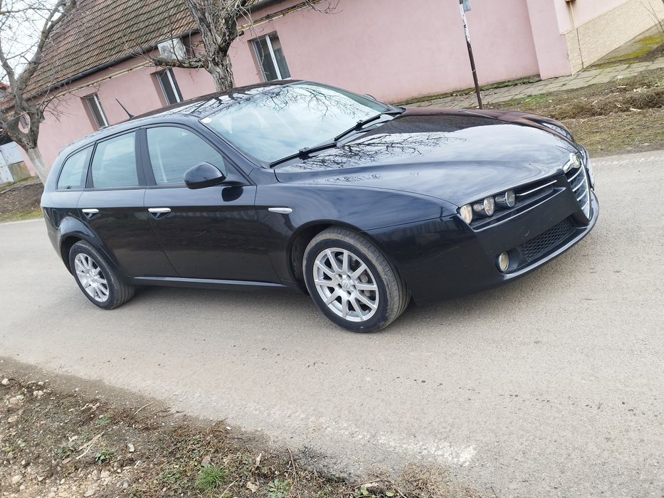 Vând Alfa Romeo 159 an fab 2009 19 jtdm preț 1650 euro neg