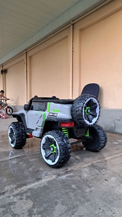 Jeep Bolalar moshinasi